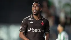 Rayan jogador do Vasco comemora seu gol durante partida contra o Juventude no estadio Sao Januario pelo campeonato Brasileiro A 2025. Foto: Jorge Rodrigues/AGIF