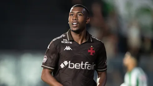 Rayan jogador do Vasco comemora seu gol durante partida contra o Juventude no estadio Sao Januario pelo campeonato Brasileiro A 2025. Foto: Jorge Rodrigues/AGIF