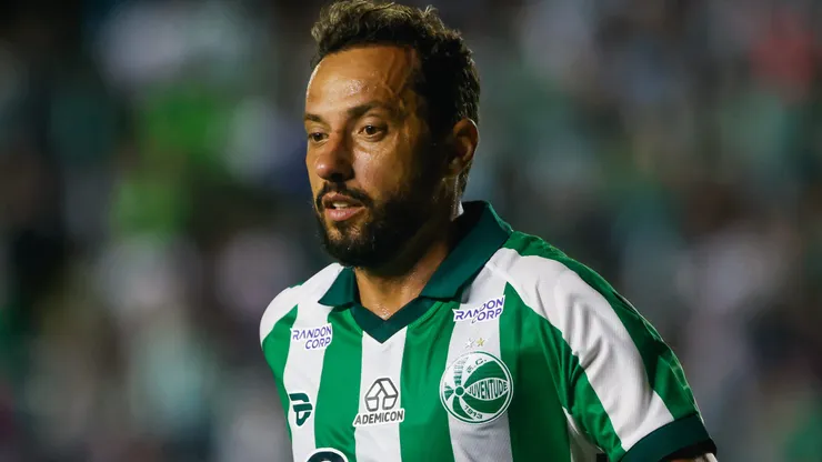 Nenê marca gol da virada do Juventude e "pede desculpas" à torcida do Vasco.