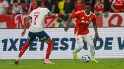 Carbonero, atacante do Internacional em partida pelo campeonato brasileiro (Foto: Ricardo Duarte / SCI)