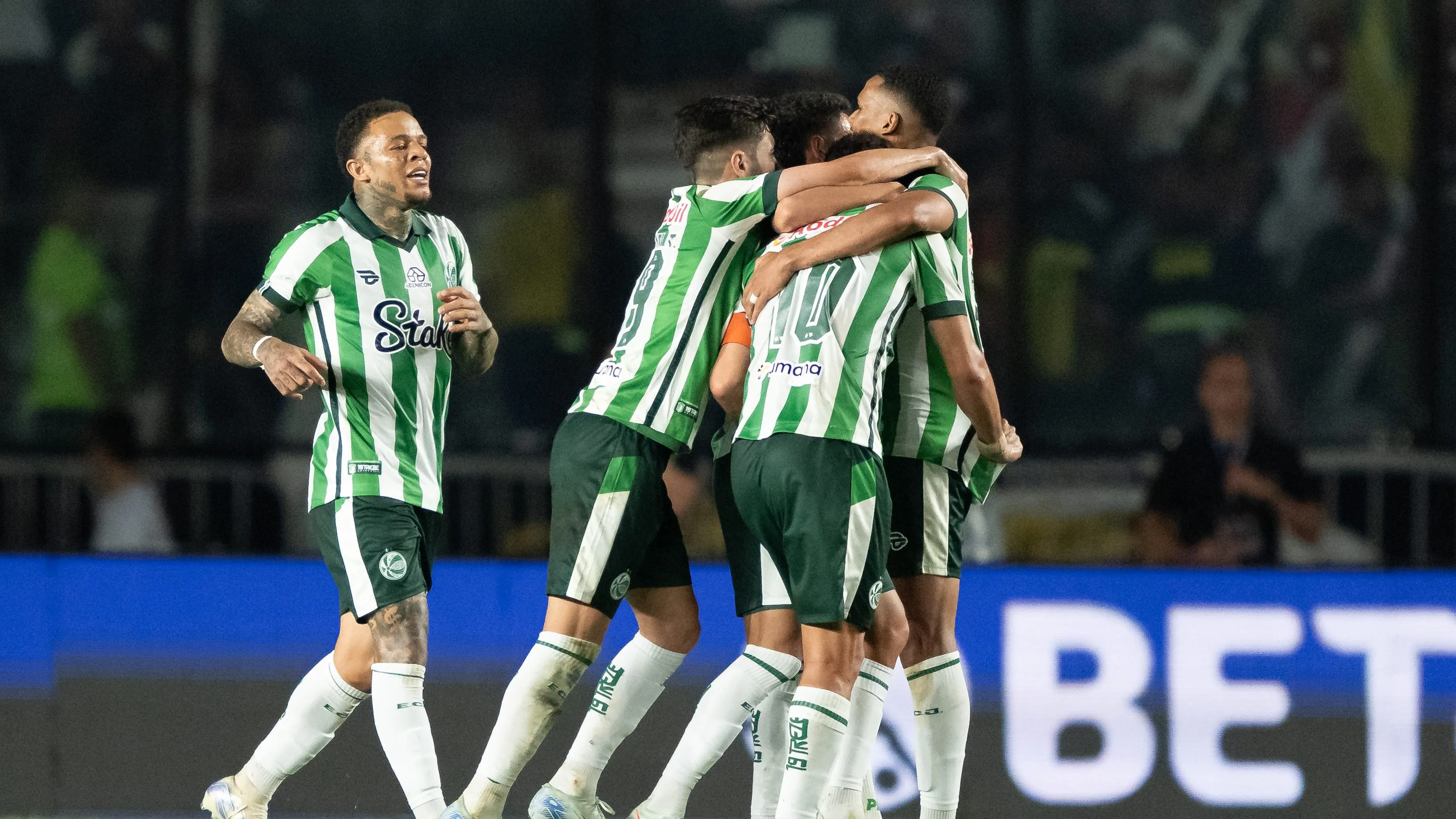 Jogadores do Juventude comemoram gol durante partida contra o Vasco no estadio Sao Januario pelo campeonato Brasileiro A 2025. Foto: Jorge Rodrigues/AGIF