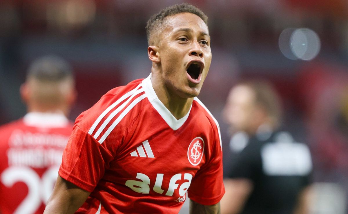 Santos fecha pré-contrato com Vitinho e tenta a liberação imediata com o Internacional