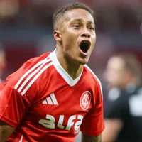 Santos fecha pré-contrato com Vitinho e tenta a liberação imediata com o Internacional