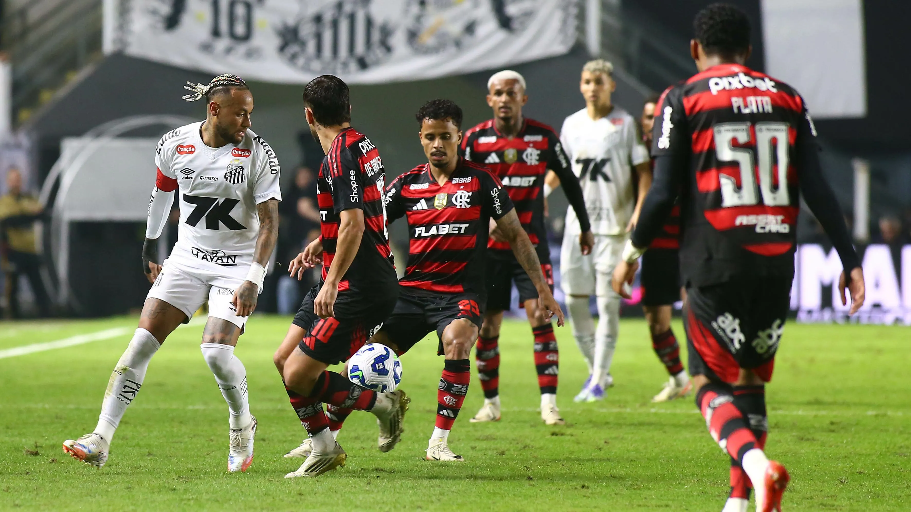 Neymar brilhou no primeiro turno contra o Fla. Foto: Mauricio De Souza/AGIF