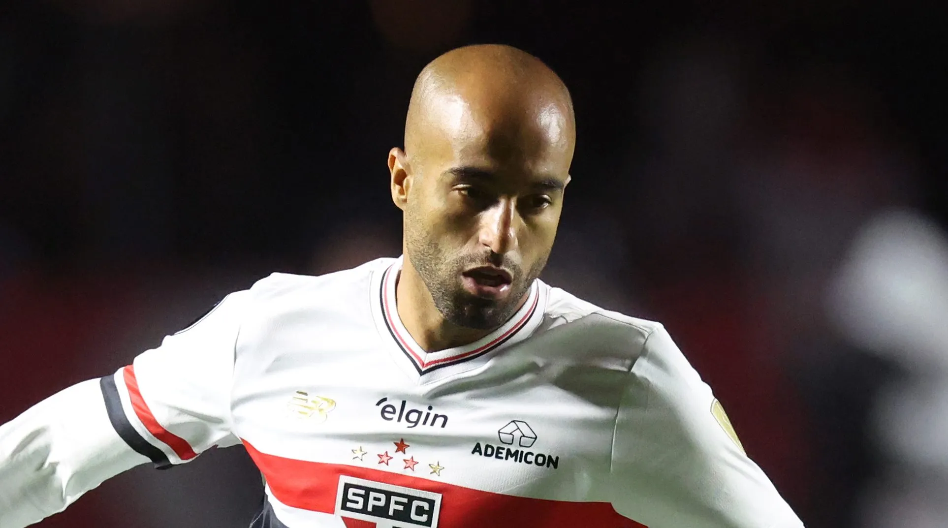 Lucas Moura, atacante do São Paulo em partida pelo campeonato brasileiro (Foto: Alexandre Schneider/Getty Images)