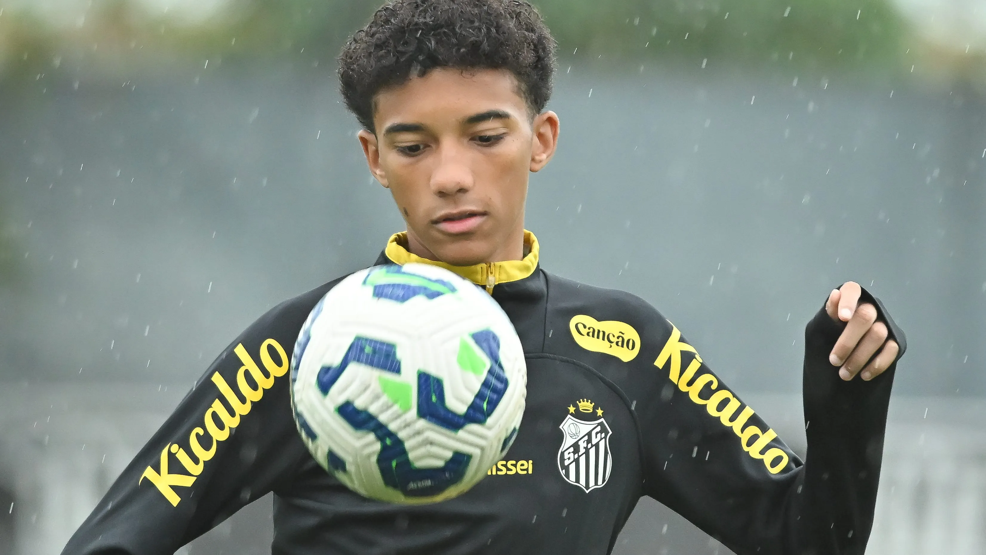 Robinho Jr. Foto: Jota Erre/AGIF