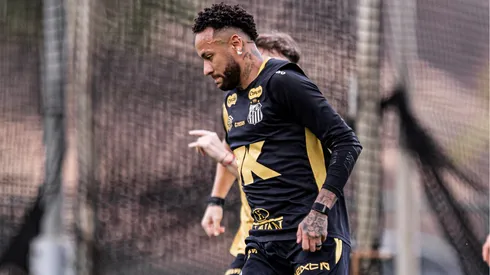 Neymar tem chance de começar contra o Flamengo