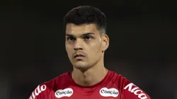 Brazão durante empate entre Bragantino x Peixe