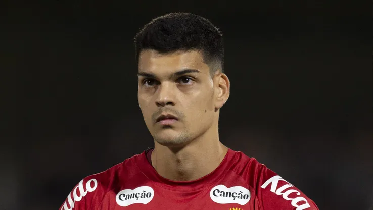 Brazão durante empate entre Bragantino x Peixe