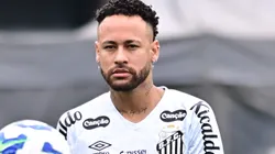 Neymar em ação na Vila Belmiro