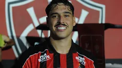 BA - SALVADOR - 05/11/2025 - BRASILEIRO A 2025, VITORIA X INTERNACIONAL - Lucas Halter jogador do Vitoria durante partida contra o Internacional no estadio Barradao pelo campeonato Brasileiro A 2025. Foto: Jhony Pinho/AGIF