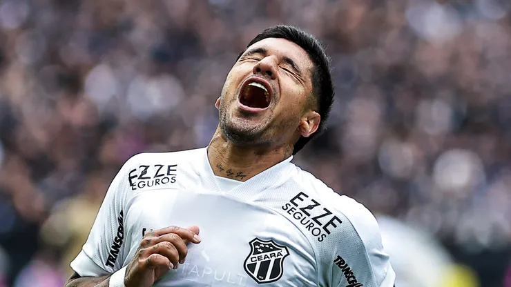 SP - SAO PAULO - 09/11/2025 - BRASILEIRO A 2025, CORINTHIANS X CEARA - Galeano jogador do Ceara comemora seu gol durante partida contra o Corinthians no estadio Arena Corinthians pelo campeonato Brasileiro A 2025. Foto: Fabio Giannelli/AGIF