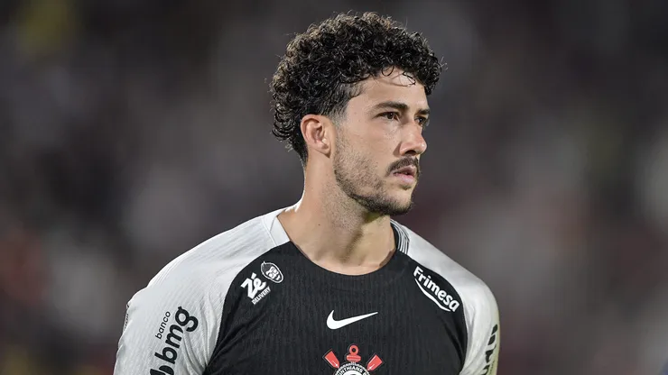RJ - RIO DE JANEIRO - 13/09/2025 - BRASILEIRO A 2025, FLUMINENSE X CORINTHIANS - Gustavo Henrique jogador do Corinthians durante partida contra o Fluminense no estadio Maracana pelo campeonato Brasileiro A 2025. Foto: Thiago Ribeiro/AGIF