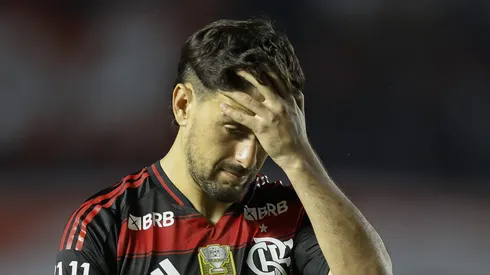 De Arrascaeta, meia-atacante do Flamengo em partida pelo campeonato brasileiro (Foto: Miguel Schincariol/Getty Images)