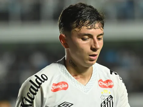 Álvaro Barreal aplica linda caneta em Pulgar no Maracanã