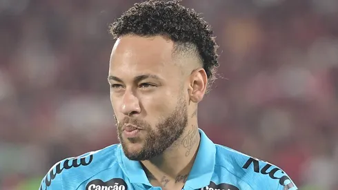 RJ - RIO DE JANEIRO - 09/11/2025 - BRASILEIRO A 2025, FLAMENGO X SANTOS - Neymar jogador do Santos durante partida contra o Flamengo no estadio Maracana pelo campeonato Brasileiro A 2025. Foto: Thiago Ribeiro/AGIF