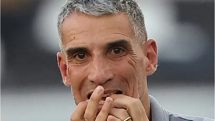 Vojvoda, técnico do Santos em partida pelo campeonato brasileiro (Foto: Wagner Meier/Getty Images)