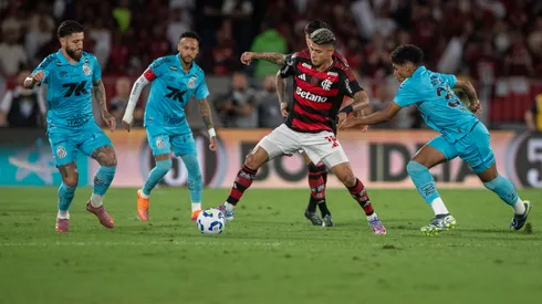 Carrascal, jogador do Flamengo, durante partida contra o Santos no estadio Maracana pelo campeonato Brasileiro A 2025. Foto: Thiago Ribeiro/AGIF