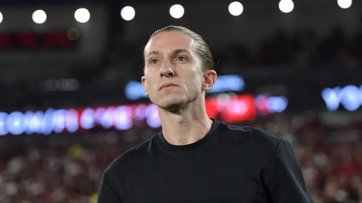 Filipe Luis técnico do Flamengo durante partida contra o Santos - Foto: Thiago Ribeiro/AGIF