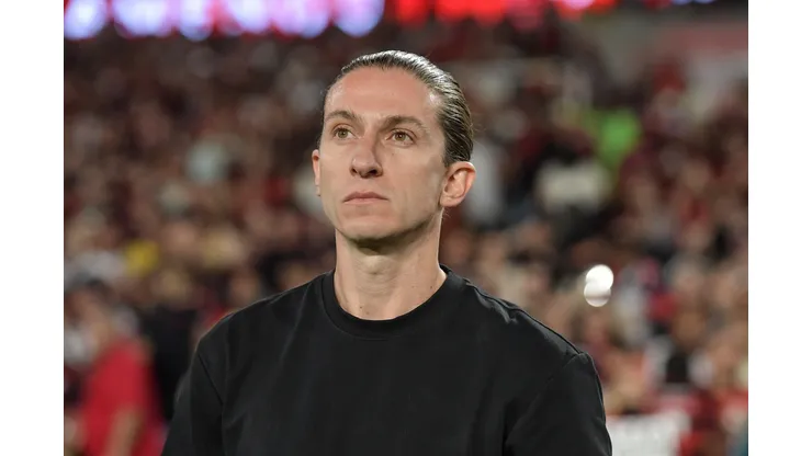 RJ - RIO DE JANEIRO - 09/11/2025 - BRASILEIRO A 2025, FLAMENGO X SANTOS - Filipe Luis tecnico do Flamengo durante partida contra o Santos no estadio Maracana pelo campeonato Brasileiro A 2025. Foto: Thiago Ribeiro/AGIF