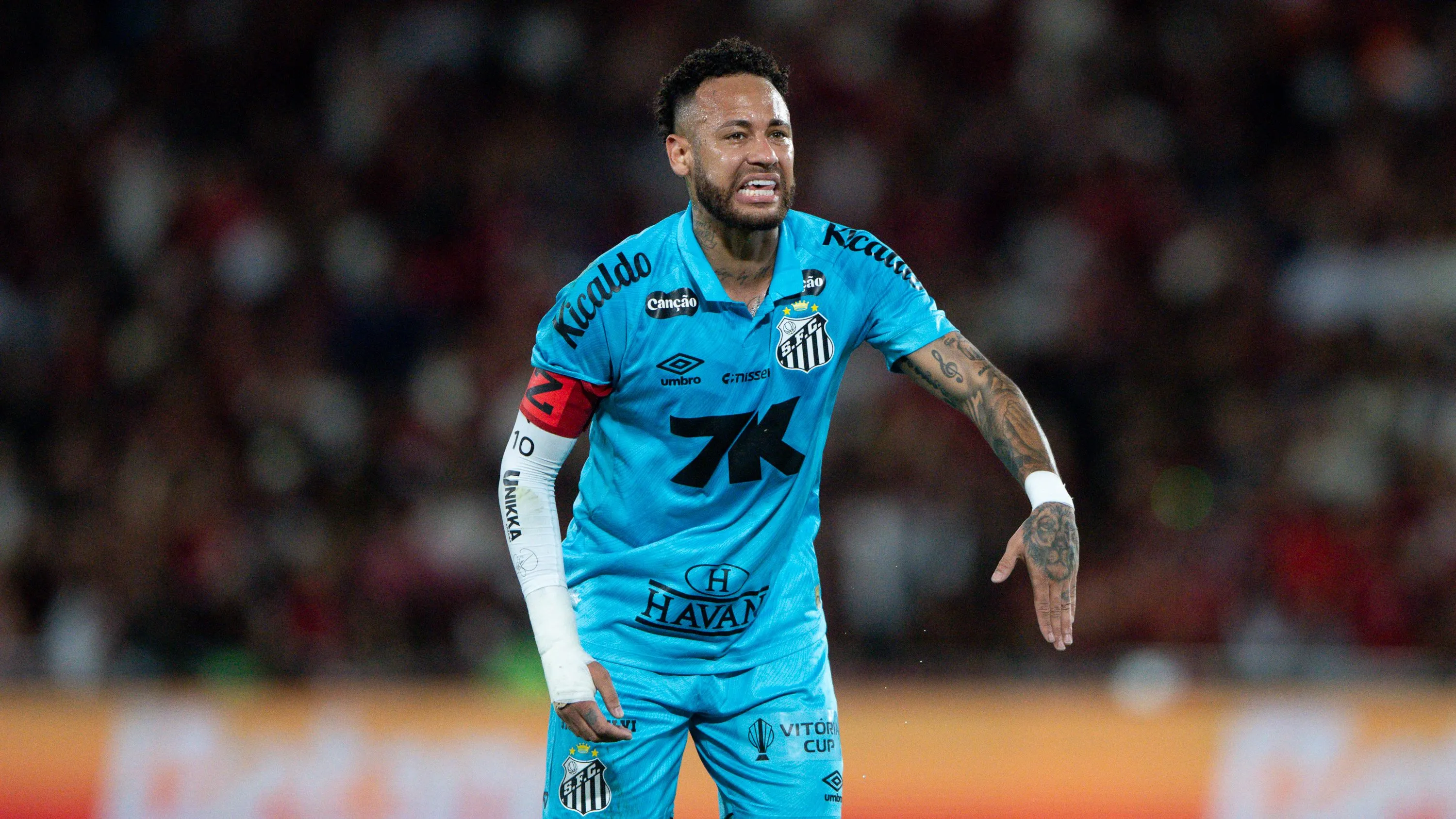 Neymar criticou a arbitragem na derrota do Santos contra o Flamengo – Foto: Thiago Ribeiro/AGIF