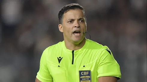 Arbitragem de Savio Pereira Sampaio gerou reclamação para ambos os lados