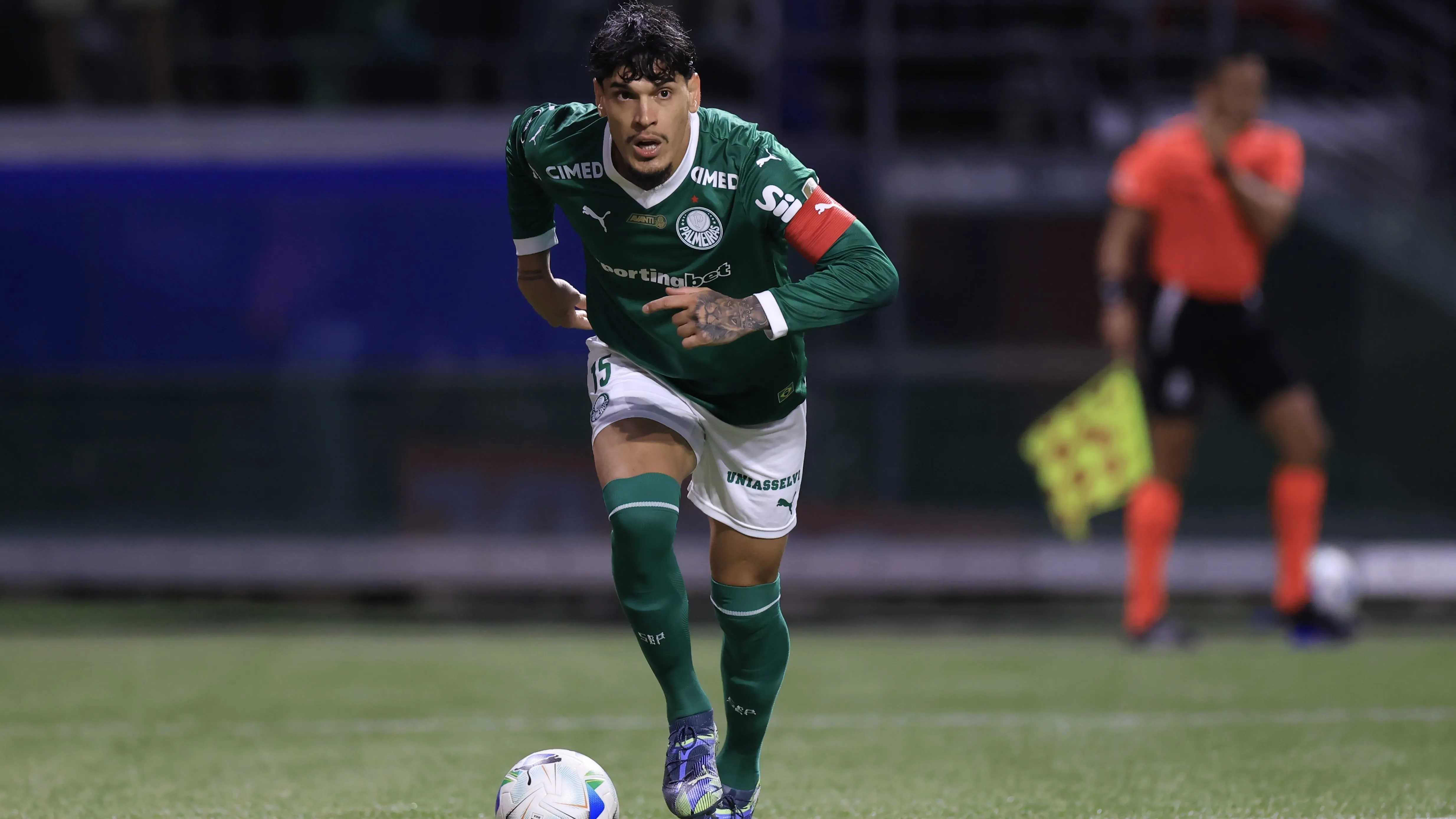 Gustavo Gómez em ação pelo Palestra – Foto: Marcello Zambrana/AGIF