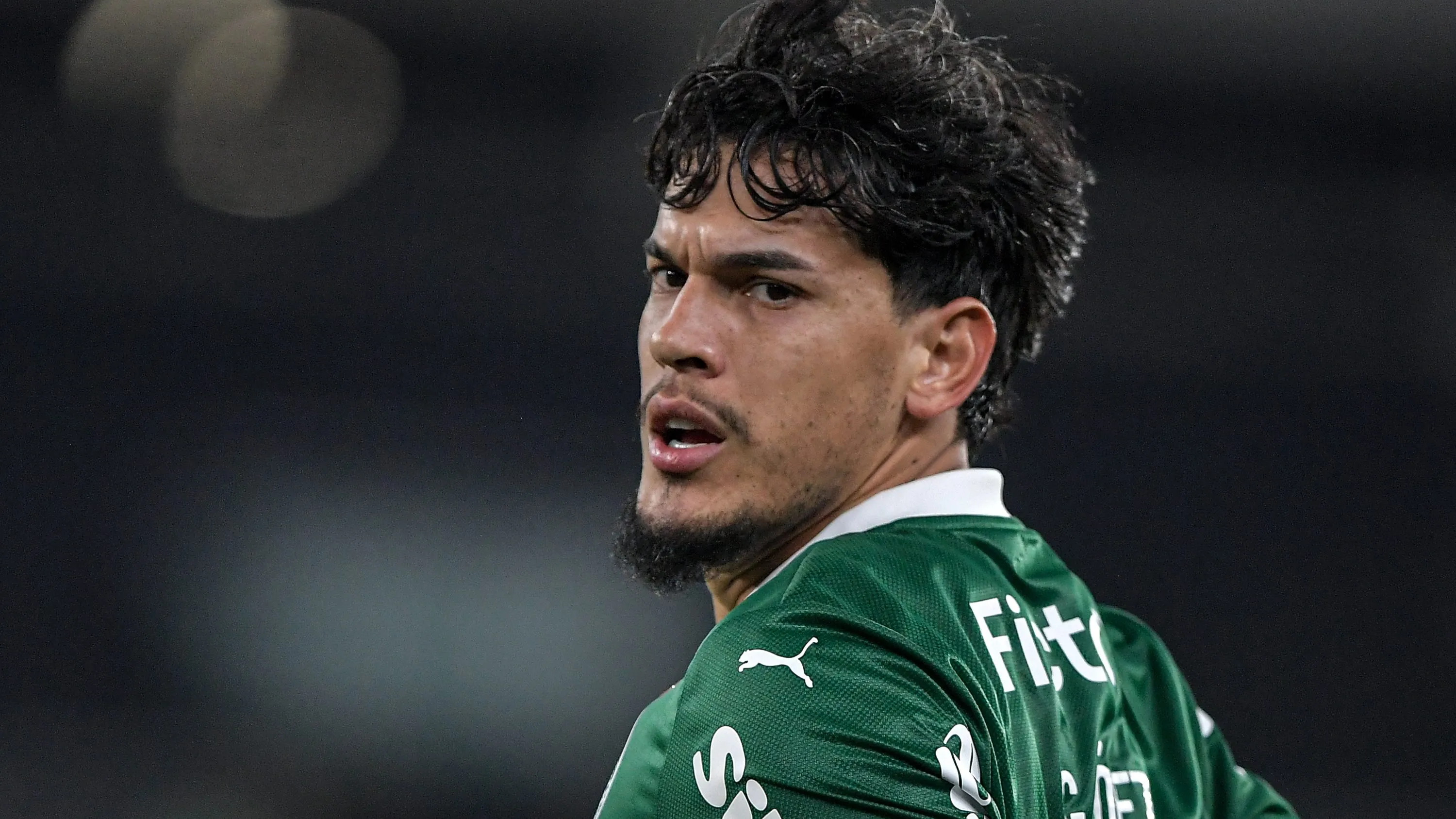 Gustavo Gómez alertou sobre vacilos do Verdão – Foto: Thiago Ribeiro/AGIF