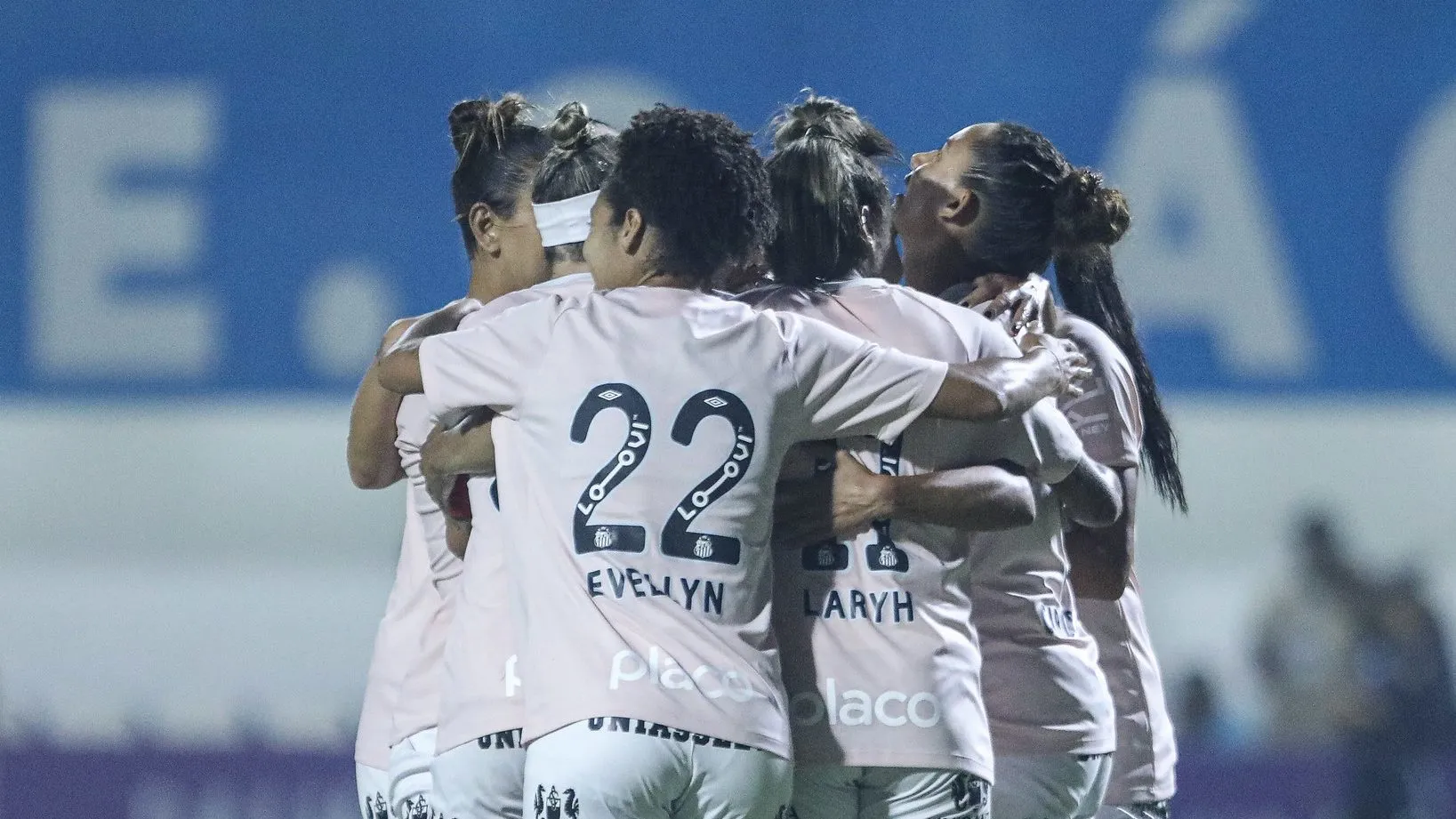 Elenco Sereias da Vila em campo