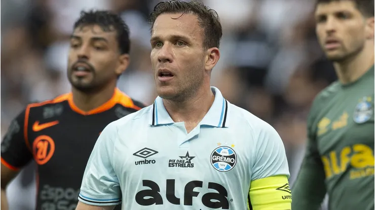 Arthur foi flagrado mostrando indignação em jogo do Grêmio. Foto: Anderson Romão/AGIF