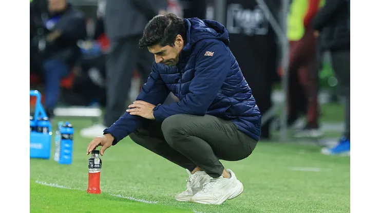 QUITO, ECUADOR - OCTOBER 23: Abel Ferreira, Head Coach of Palmeiras, reacts during the Copa CONMEBOL Libertadores 2025 first-leg semifinal match between LDU Quito and Palmeiras at Rodrigo Paz Delgado Stadium on October 23, 2025 in Quito, Ecuador. (Photo by Franklin Jacome/Getty Images)