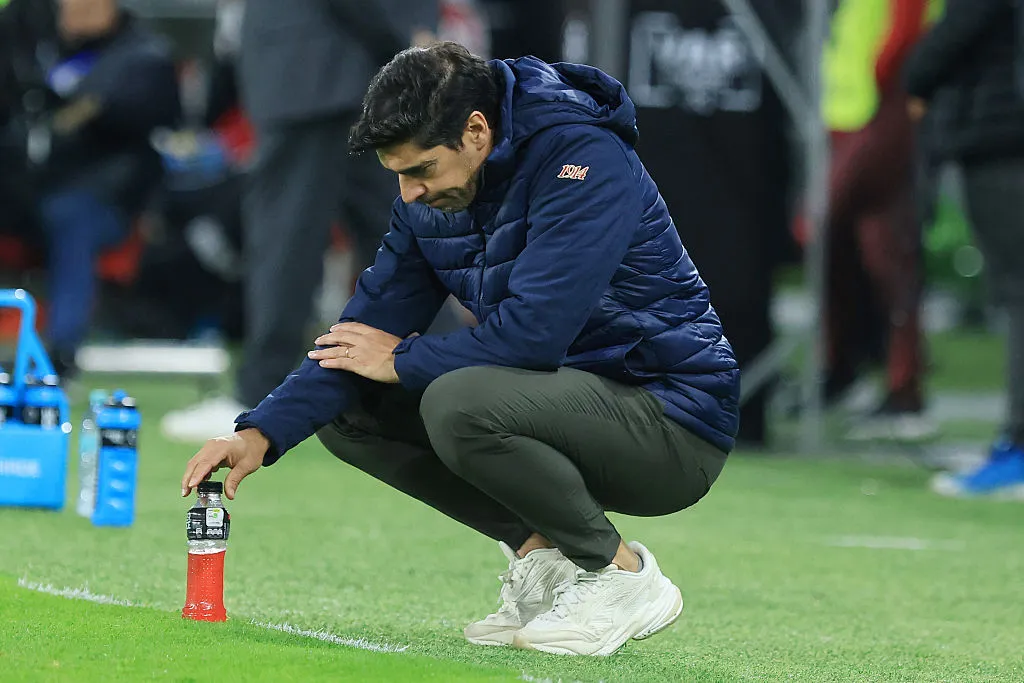 Abel Ferreira terá que quebar a cabeça para montar o time do Palmeiras contra o Santos. Foto: Franklin Jacome/Getty Images)