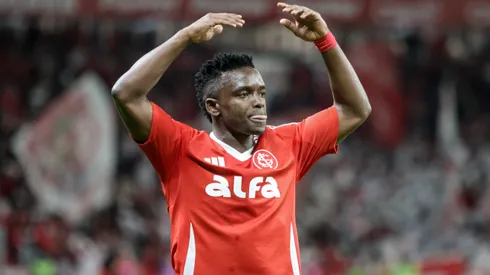 RS - PORTO ALEGRE - 30/07/2025 - COPA DO BRASIL 2025, INTERNACIONAL X FLUMINENSE - Johan Carbonero jogador do Internacional comemora seu gol durante partida contra o Fluminense no estadio Beira-Rio pelo campeonato Copa Do Brasil 2025. Foto: Lucas Gabriel Cardoso/AGIF