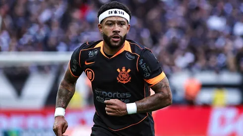 SP - SAO PAULO - 09/11/2025 - BRASILEIRO A 2025, CORINTHIANS X CEARA - Memphis Depay jogador do Corinthians durante partida contra o Ceara no estadio Arena Corinthians pelo campeonato Brasileiro A 2025. Foto: Fabio Giannelli/AGIF