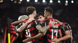 Jogadores do Flamengo comemorando contra o Santos - Foto: Thiago Ribeiro/AGIF