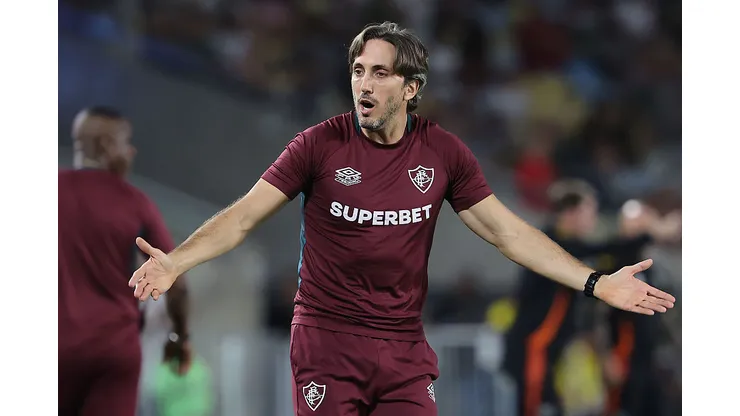 RIO DE JANEIRO, BRAZIL - OCTOBER 4: Head coach of Fluminense Luis Zubeldia reacts during the match between Fluminense and Atletico Mineiro as part of Brasileirao 2025 at Maracana Stadium on October 4, 2025 in Rio de Janeiro, Brazil. (Photo by Wagner Meier/Getty Images)
