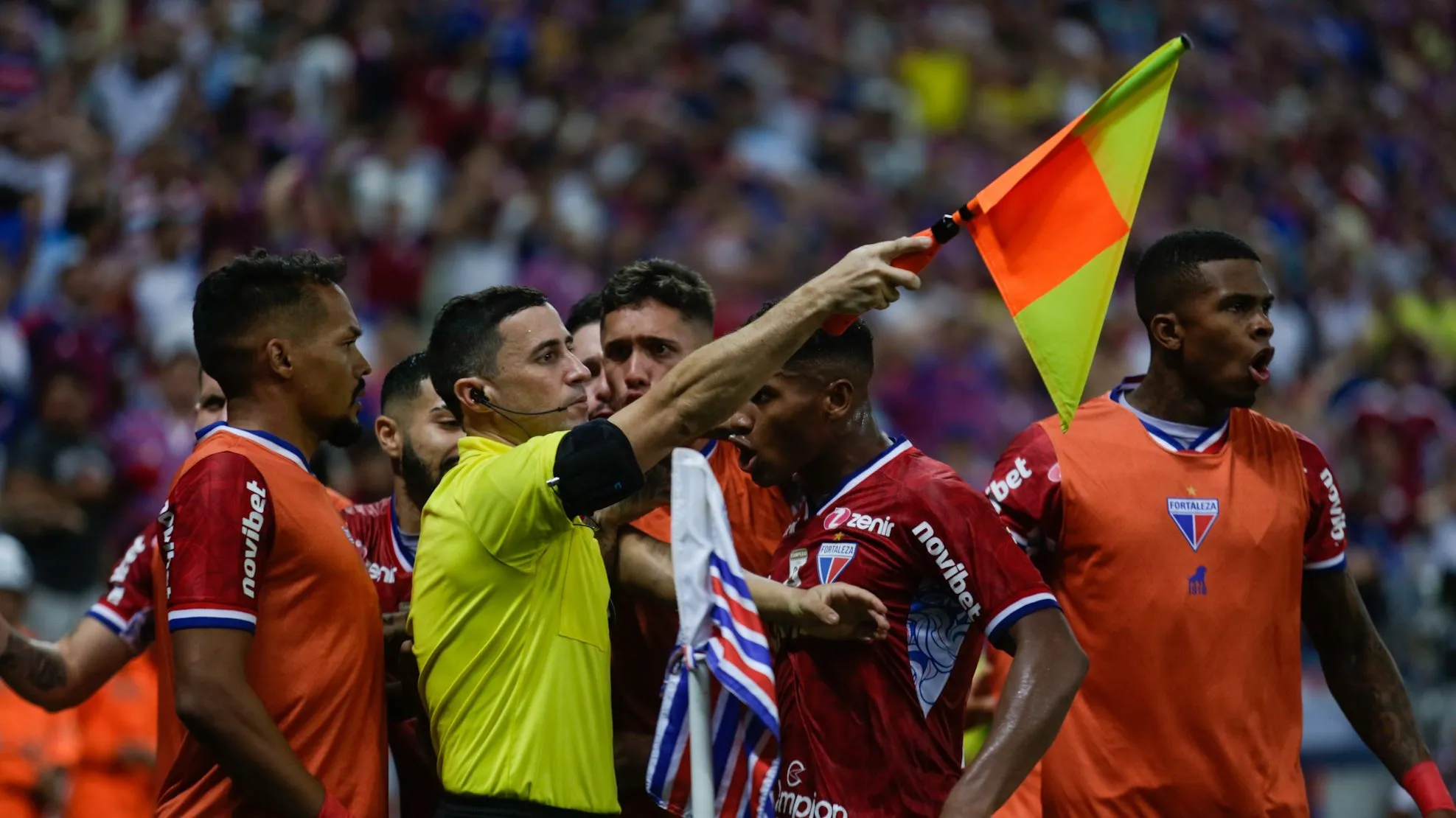 Impedimento no Brasileirão. Foto: Lucas Emanuel/AGIF