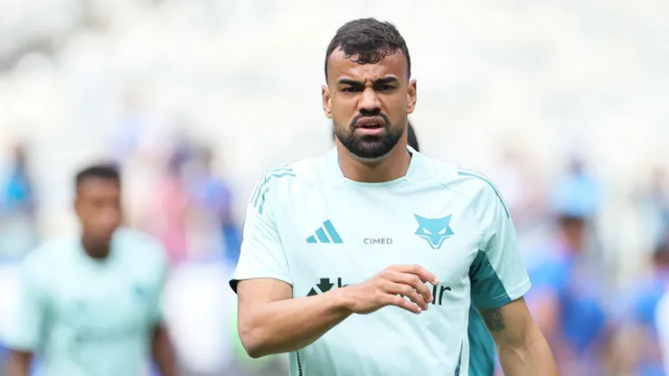 MG - BELO HORIZONTE - 09/11/2025 - BRASILEIRO A 2025, CRUZEIRO X FLUMINENSE - Fabricio Bruno jogador do Cruzeiro durante aquecimento antes da partida contra o Fluminense no estadio Mineirao pelo campeonato Brasileiro A 2025. Foto: Gilson Lobo/AGIF