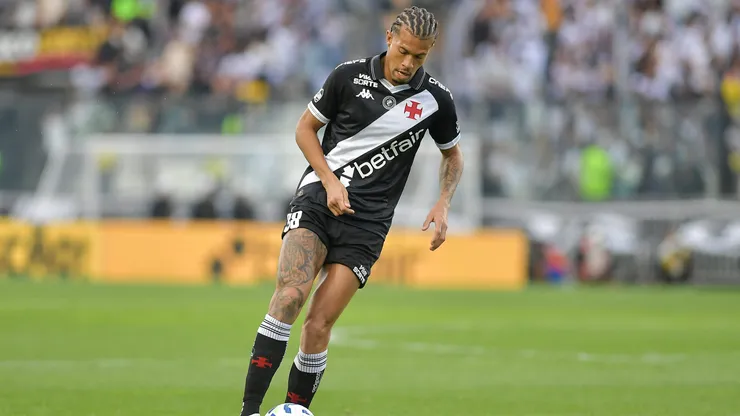 RJ - RIO DE JANEIRO - 10/08/2025 - BRASILEIRO A 2025, VASCO X ATLETICO-MG - Joao Victor jogador do Vasco durante partida contra o Atletico-MG no estadio Sao Januario pelo campeonato Brasileiro A 2025. Foto: Thiago Ribeiro/AGIF