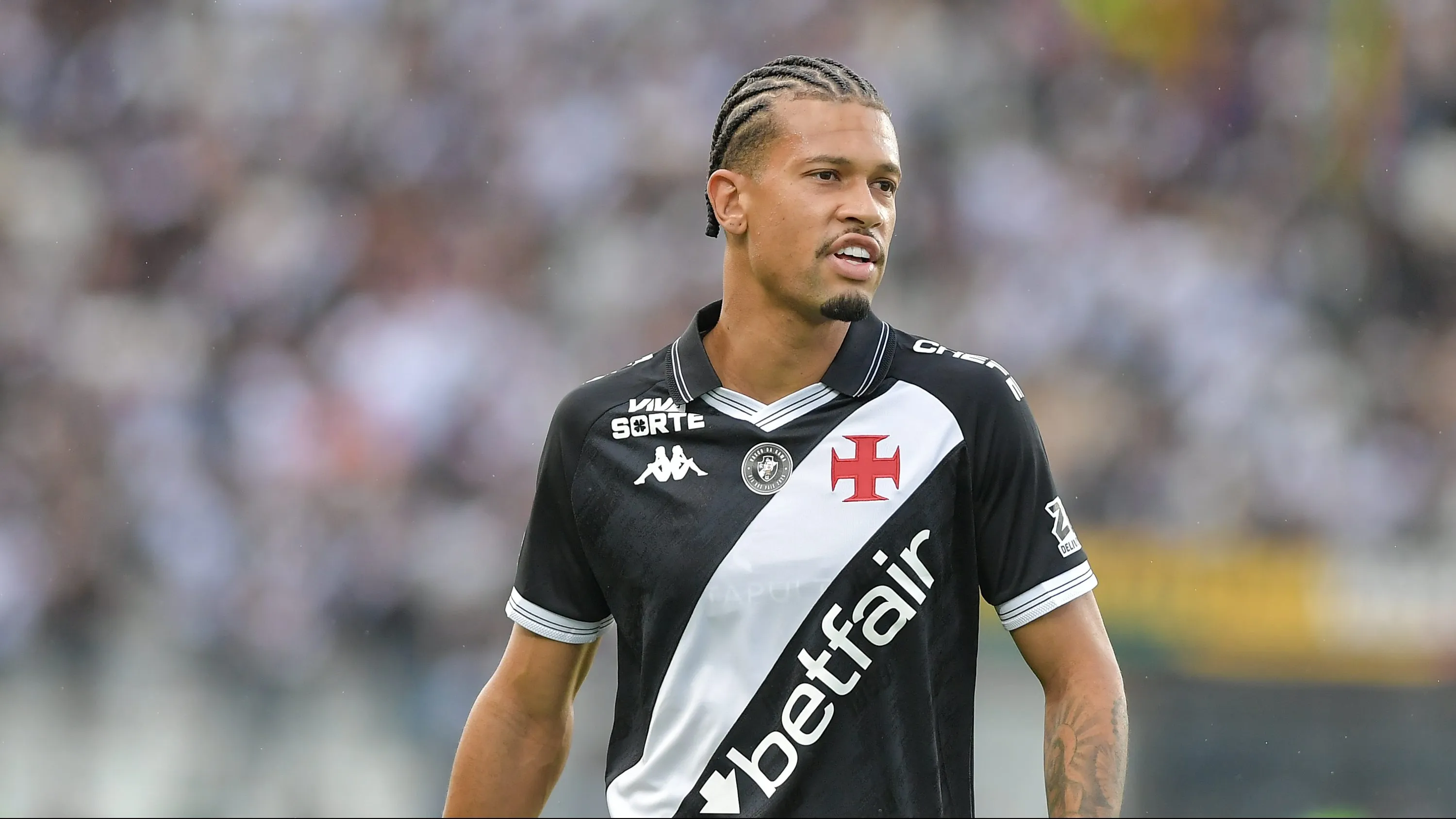 RJ – RIO DE JANEIRO – 10/08/2025 – BRASILEIRO A 2025, VASCO X ATLETICO-MG – Joao Victor jogador do Vasco durante partida contra o Atletico-MG no estadio Sao Januario pelo campeonato Brasileiro A 2025. Foto: Thiago Ribeiro/AGIF