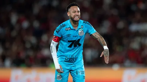 Neymar jogador do Santos durante partida contra o Flamengo no estadio Maracana pelo campeonato Brasileiro A 2025. Foto: Thiago Ribeiro/AGIF