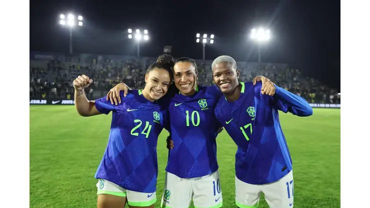 Dudinha, Marta e Jhonson na seleção brasileira. Foto: Lívia Villas Boas/CBF