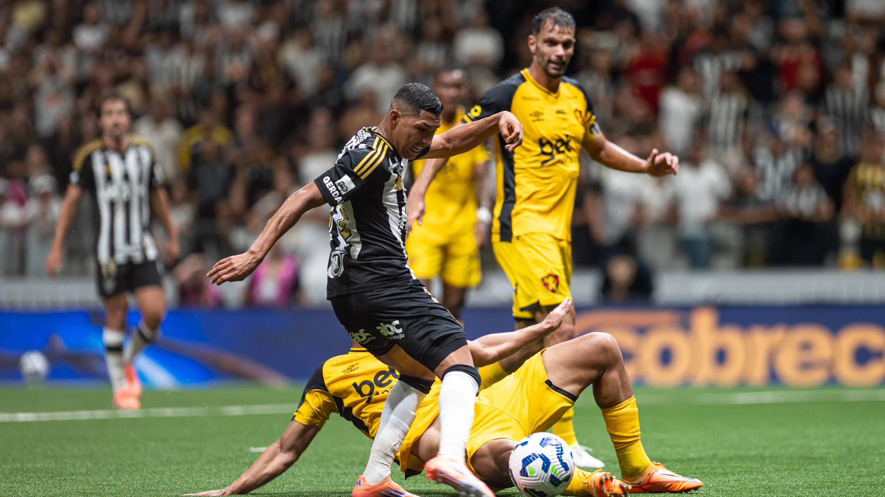 Rony jogador do Atletico-MG durante partida contra o Sport no estadio Arena MRV pelo campeonato Brasileiro A 2025. Foto: Alessandra Torres/AGIF