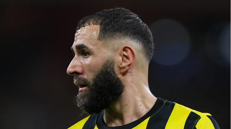 Benzema, atacante do Al-Ittihad em partida pelo campeonato brasileiro (Foto: Yasser Bakhsh/Getty Images)