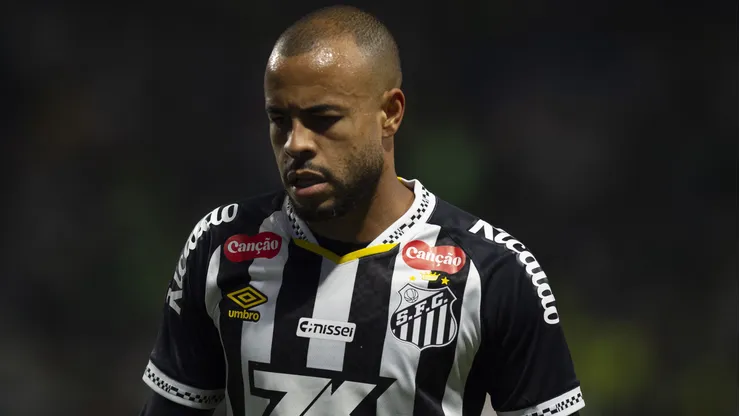 Mayke vira reforço do Santos contra o Palmeiras em jogo atrasado pelo Brasileirão Betano.