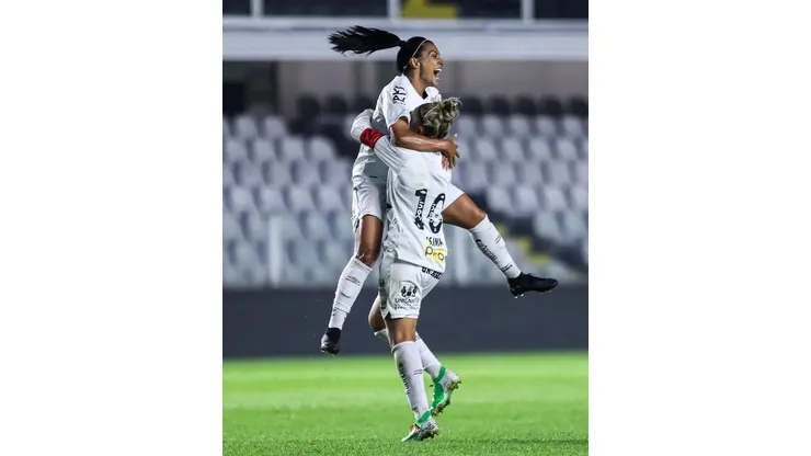 Sereias da Vila comemoram goleada. Foto: Reinaldo Campos/Santos FC