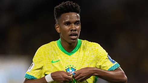 Estêvão recebeu elogios de Tostão por seu desempenho no Chelsea