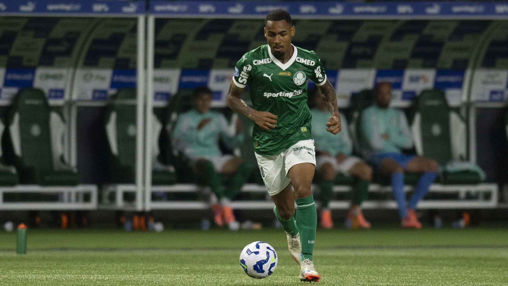 Allan é punido no STJD e Leila se pronuncia sobre rival – Foto: Anderson Romão/AGIF