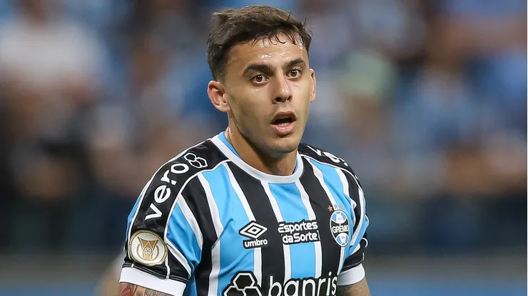 RS - PORTO ALEGRE - 09/07/2023 - BRASILEIRO A 2023, GREMIO X BOTAFOGO - Carballo jogador do Gremio durante partida contra o Botafogo no estadio Arena do Gremio pelo campeonato Brasileiro A 2023.