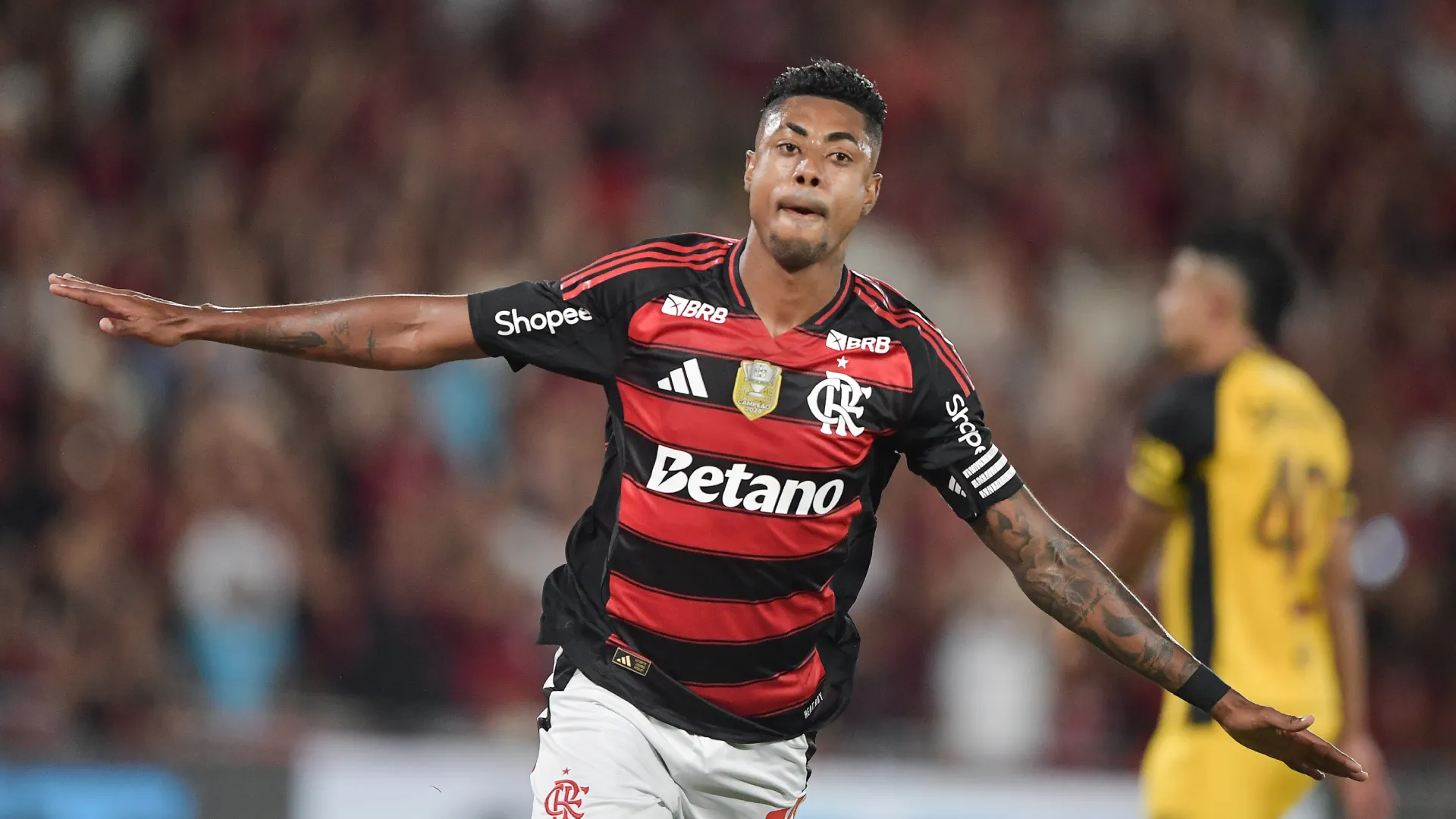 Bruno Henrique comemorando pelo Flamengo contra o Sport – Foto: Thiago Ribeiro/AGIF